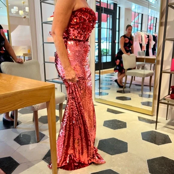 Carolina Herrera Sequined and Beaded Gown - Picture 4 of 4